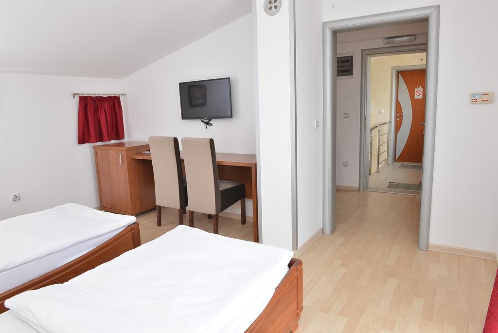 Indija Apartment And Rooms In Club מראה חיצוני תמונה